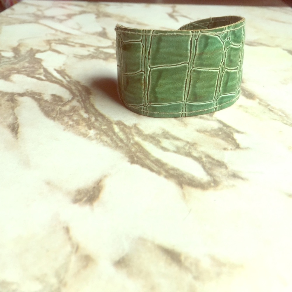 Crocodile skin cuff bracelet. Turquoise/green